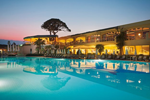 Maritim Pine Beach Resort