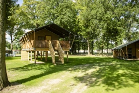 Nieuwe safaritent op grote hoogte bij de Leistert