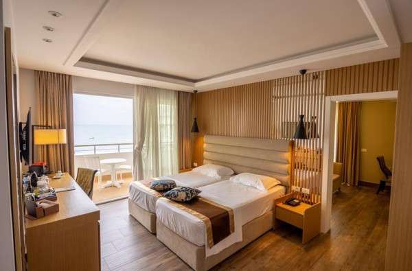 Grand Blue Fafa Resort 