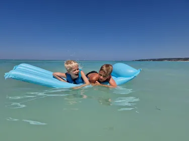 Gustocamp camping Toscane: strand bij camping Montescudiao