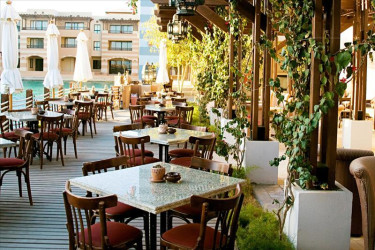 Hotel SUNRISE Marina Resort