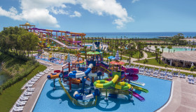 Delphin BE Grand Resort aquapark waterglijbanen zwembad Lara Antalya familiehotel Turkije waterpark attracties