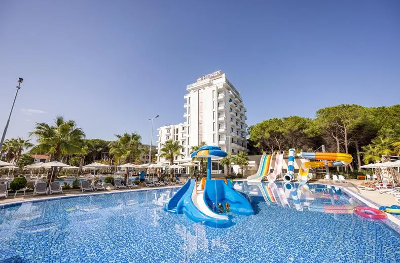 Henry Resort & Spa 