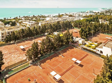 Delfino Beach tennis