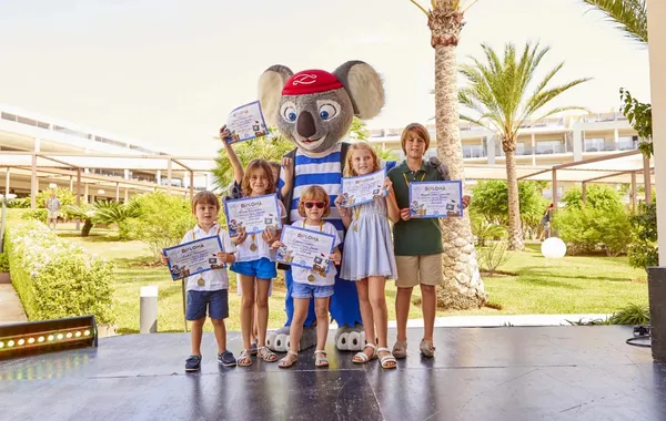 De mascotte van Zafiro Hotels: Yzzy de koala