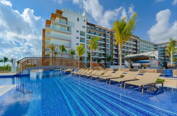 SPLASHWORLD Royalton Splash Riviera Cancun