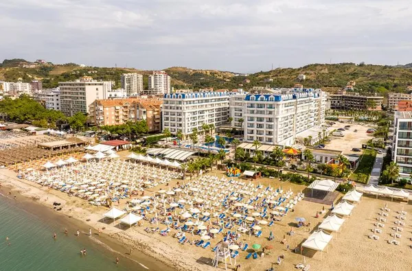 Grand Blue Fafa Resort 