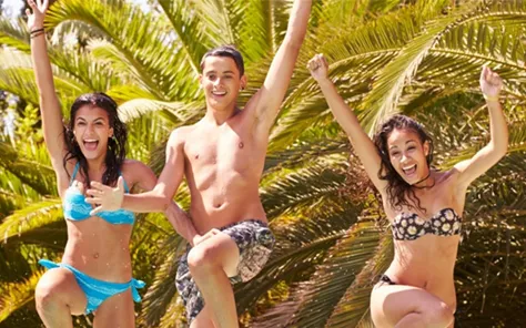 Vliegvakantie Tieners voor feestbeesten