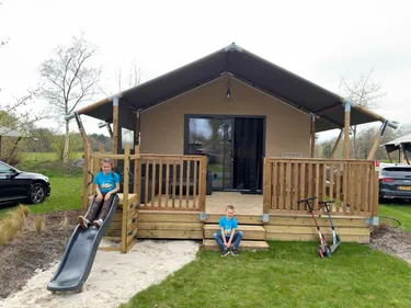 REVIEW: Nola en Moos checken Kampeerdorp de Zandstuve