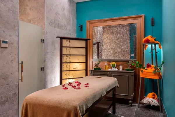 Hotel Side Crown Sunshine