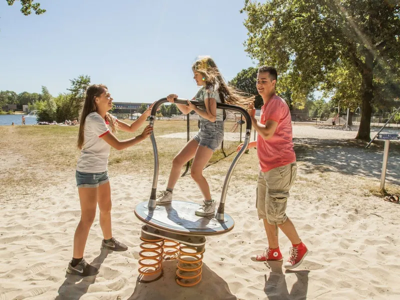 Camping de Schatberg samen spelen - kopie.jpg