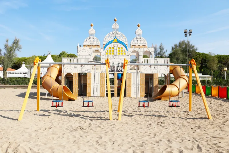 sant-angelo---speeltoestellen-strand-1_49054017466_o.jpg