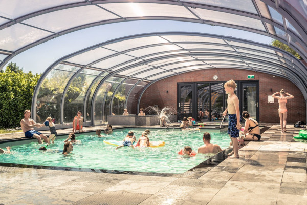 vakantiepark_de_luttenberg_binnenzwembad.jpg