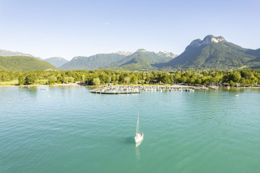 camping La Nublière heeft direct toegang tot het meer van Annecy