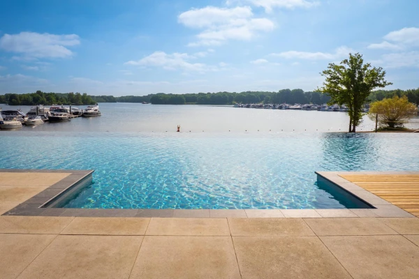 NIEUW splashpark met infinitypool bij Landal Marina Resort Well