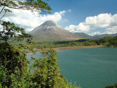 arenal-volcano-in-costa-rica-1-1533173.jpg