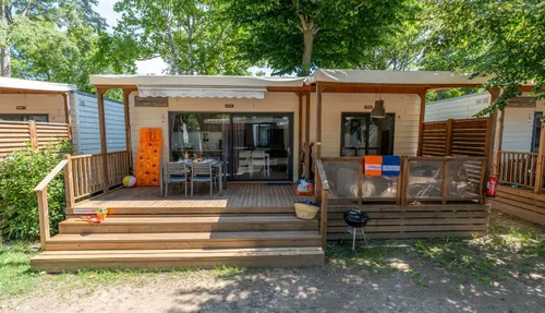 Luxe kamperen in een 6-persoons Gustocamp Lounge Deluxe 