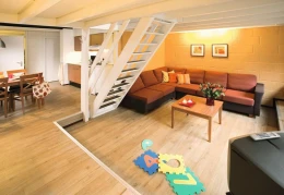 De binnenkant en inrichting van de 4-persoons Newborn boerderijen bij vakantiepark Hof van Saksen