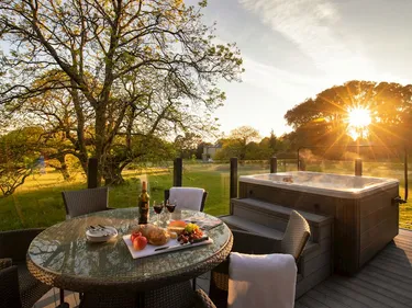 Landal Clowance - borrelplank, zonsondergang en hottub