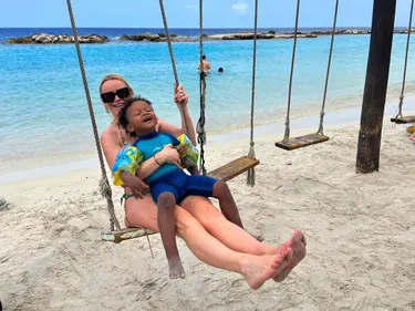 Schommelen op Mambo Beach Curacao