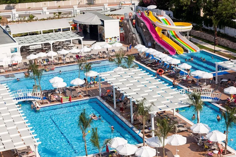 Karmir Resort & Spa