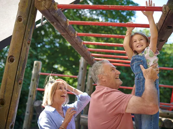 Landal Clowance - klimmen in de speeltuin