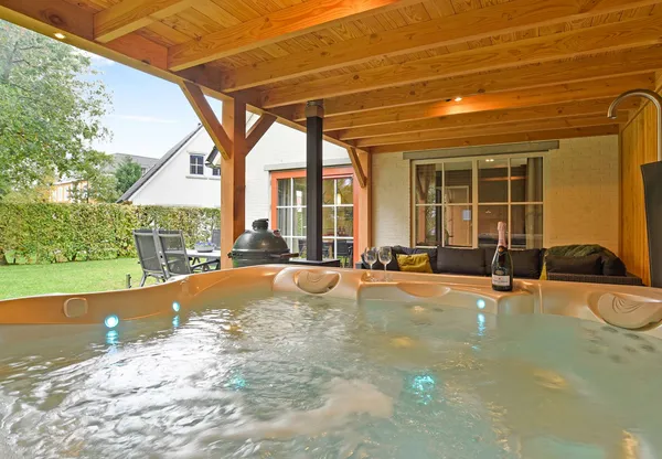 Jacuzzi bungalows
