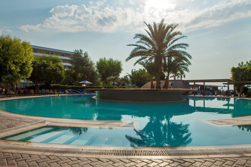 kindvriendelijk-hotel-esperides-beach-4-in-faliraki-griekenland (5).jpg