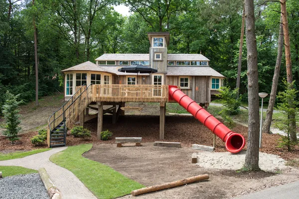 Overnachten in een boomhut