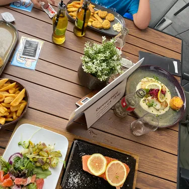 Greyscale and Gold Modern Minimalist Lifestyle Blogger Instagram post.png