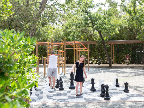 hu Montescudaio village