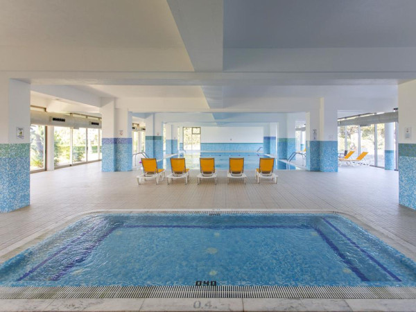 Aaprthotel Alfagar da Colina - binnenzwembad