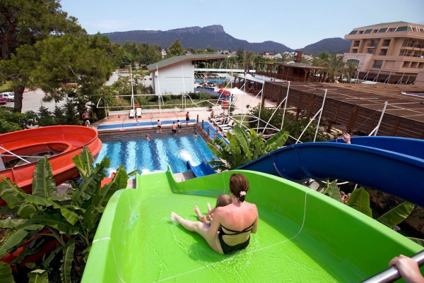 Crystal Deluxe Resort