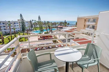 Hotel Louis Phaethon Beach