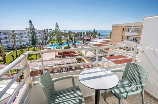 Hotel Louis Phaethon Beach