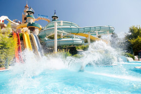 Spectaculaire waterglijbanen Aqua Fantasy aquapark Turkije