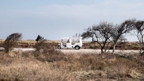 Op safaritour in een TukTuk op Vlieland