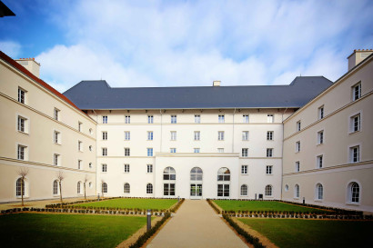 Disneyland arrangement