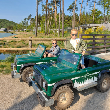 Detectives checken Terhills Resort >>