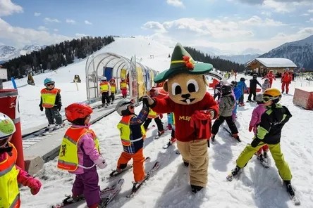 Skiën met een kindvriendelijke wintersportaanbieder