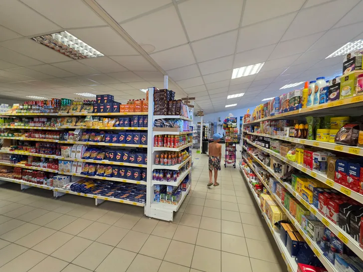 Boodschappen doen op en buiten de camping