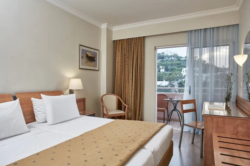 kindvriendelijk-hotel-esperides-beach-4-in-faliraki-griekenland (7).jpg