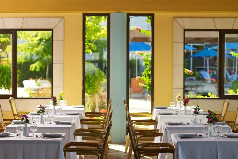 kindvriendelijk-hotel-esperides-beach-4-in-faliraki-griekenland (13).jpg