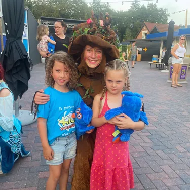 Greyscale and Gold Modern Minimalist Lifestyle Blogger Instagram post (2).png