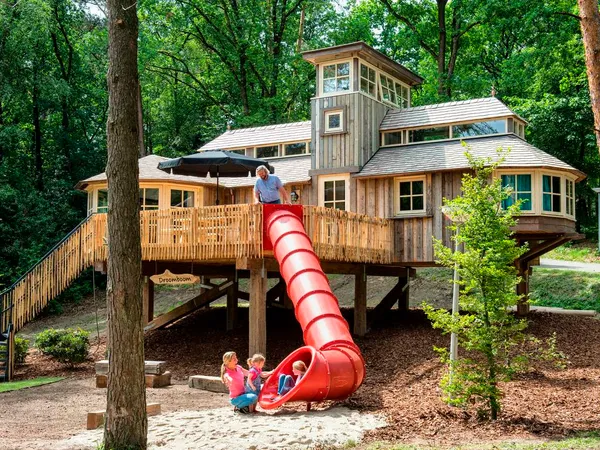 Tree House op Landal Miggelenberg – slapen tussen de boomtoppen