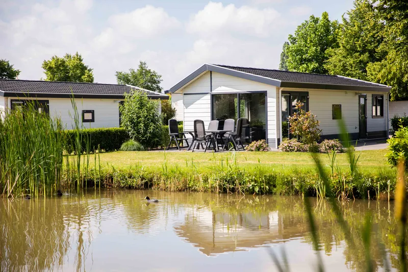 Recreatiepark het Esmeer - Vakantiewoningen aan het water - 1 - kopie.jpg