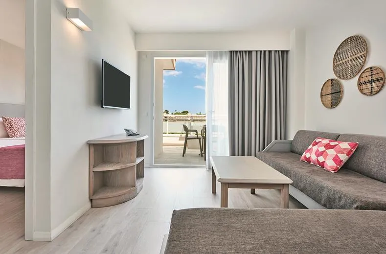 Hotel Cala Mandia