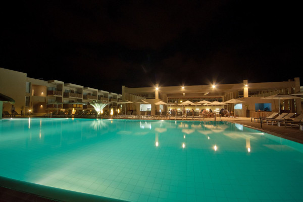 Hotel Oasis Salinas Sea