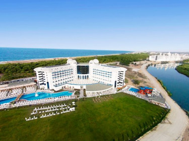 Water Side Resort & Spa