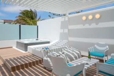 Relaxia Lanzasur studio met jacuzzi